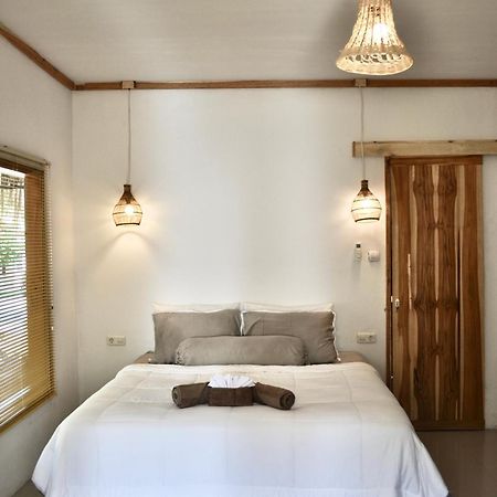 Ripbowl Guest House Selong Belanak Exteriör bild